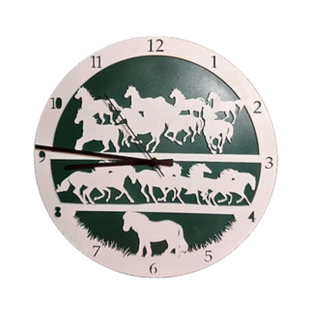 Wanduhr mit Wildpferden – Moosgrün